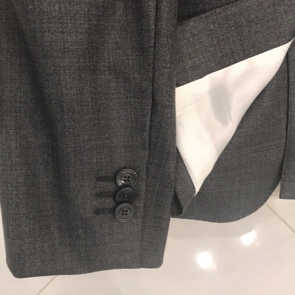 BRAND NEW & AUTHENTIC! Armani suit set - Picture 5 of 5